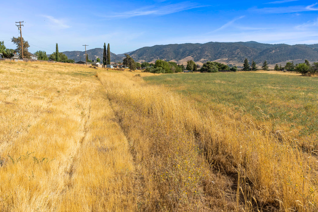 8.28 Acres Tehachapi, Kern County, CA (Power & Paved Road)