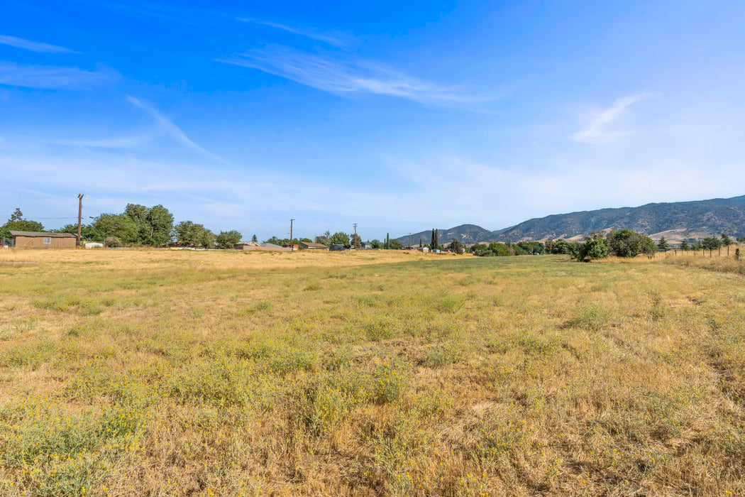 8.28 Acres Tehachapi, Kern County, CA (Power & Paved Road)