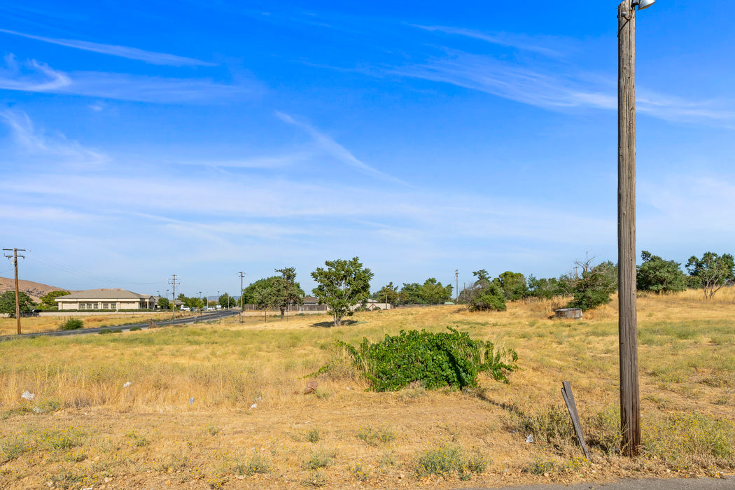 8.28 Acres Tehachapi, Kern County, CA (Power & Paved Road)