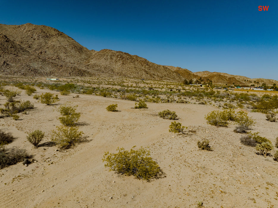 13.63 Acres Twentynine Palms, San Bernardino County, CA (Water)