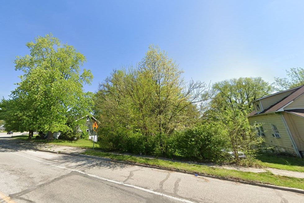 0.12 Acre Elkhart, Elkhart County, IN (Power, Water, & Paved Road)