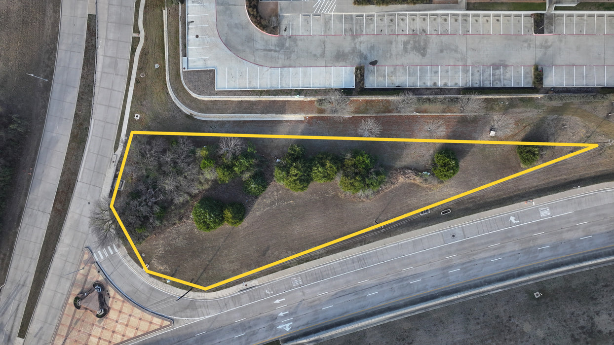 0.84 Acre Grand Prairie, Dallas County, TX (Commercial Lot, Power, Water, & Paved Road)