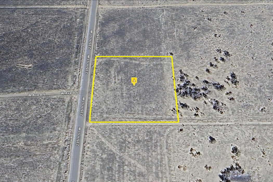 1.73 Acres Lancaster, Los Angeles County, CA (Paved Road)