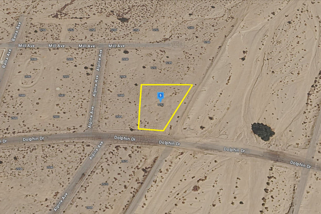 0.53 Acre Salton City, Imperial County, CA (Water & Paved Road)