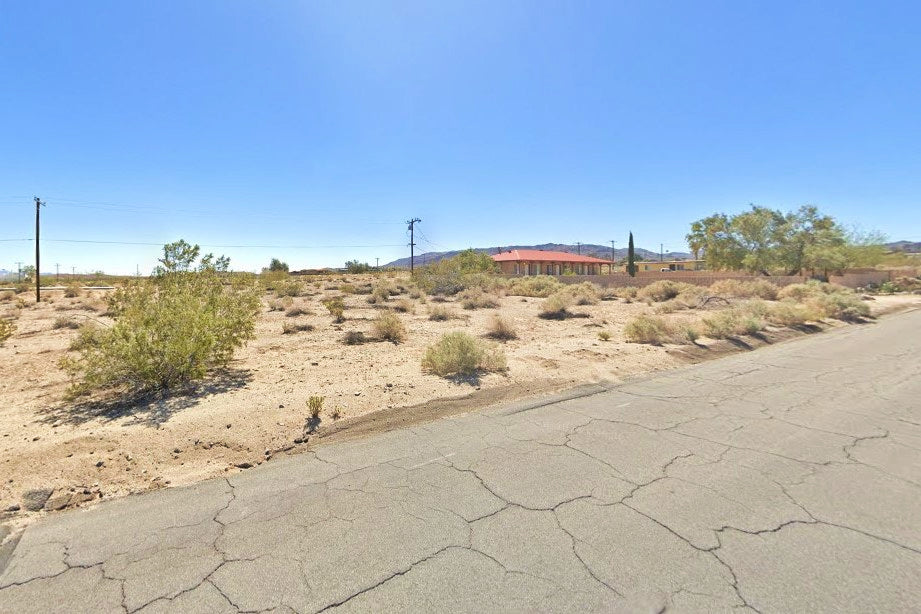 0.30 Acre Twentynine Palms, San Bernardino County, CA (Power, Water, & Paved Road)