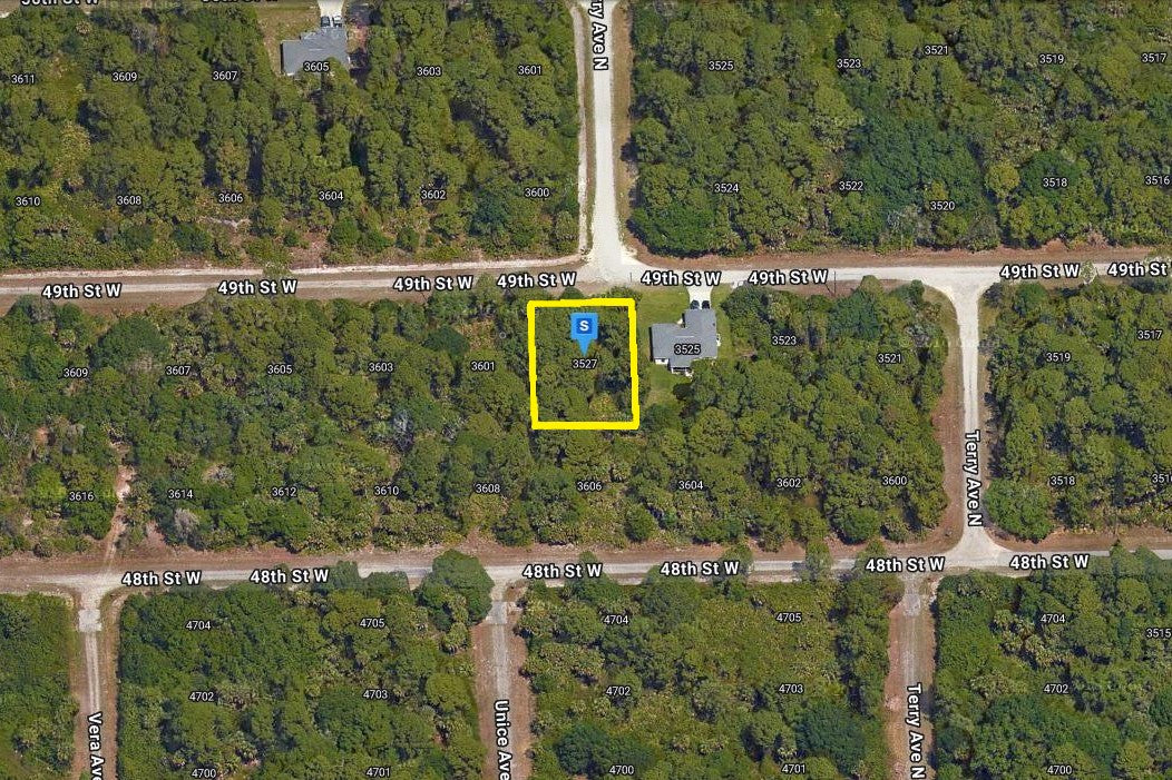 0.25 Acre Lehigh Acres, Lee County, FL (Power & Paved Road)
