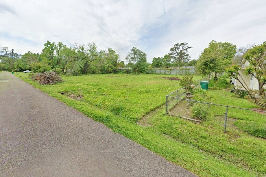 0.35 Acre Orange, Orange County, TX (Power, Water, & Paved Road)