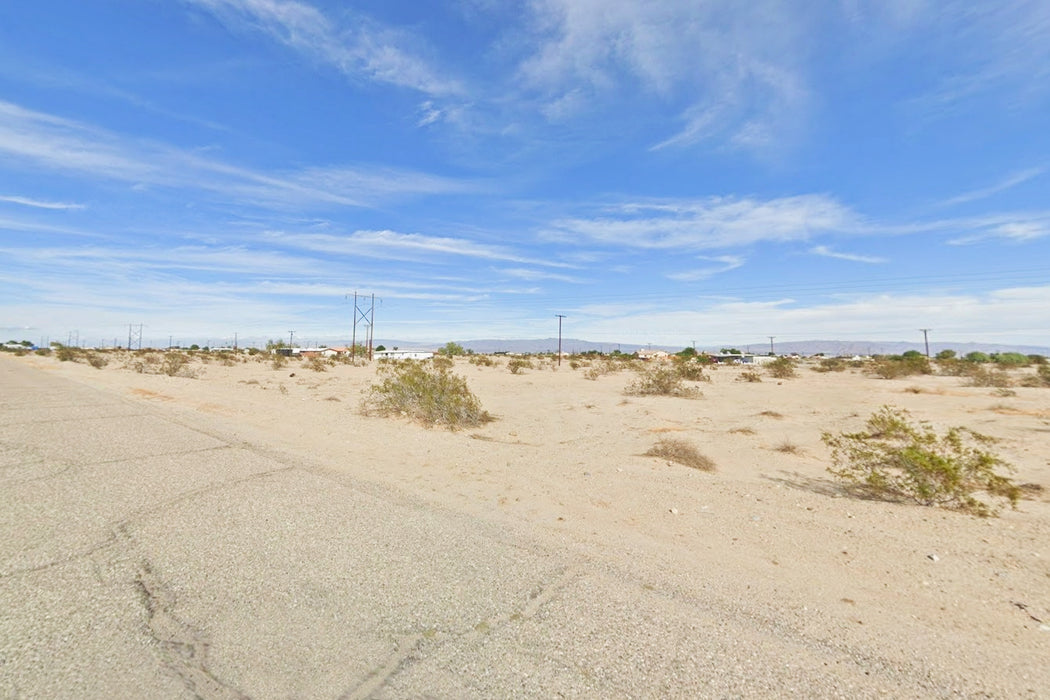 0.23 Acre Salton City, Imperial County, CA (Power & Paved Road)