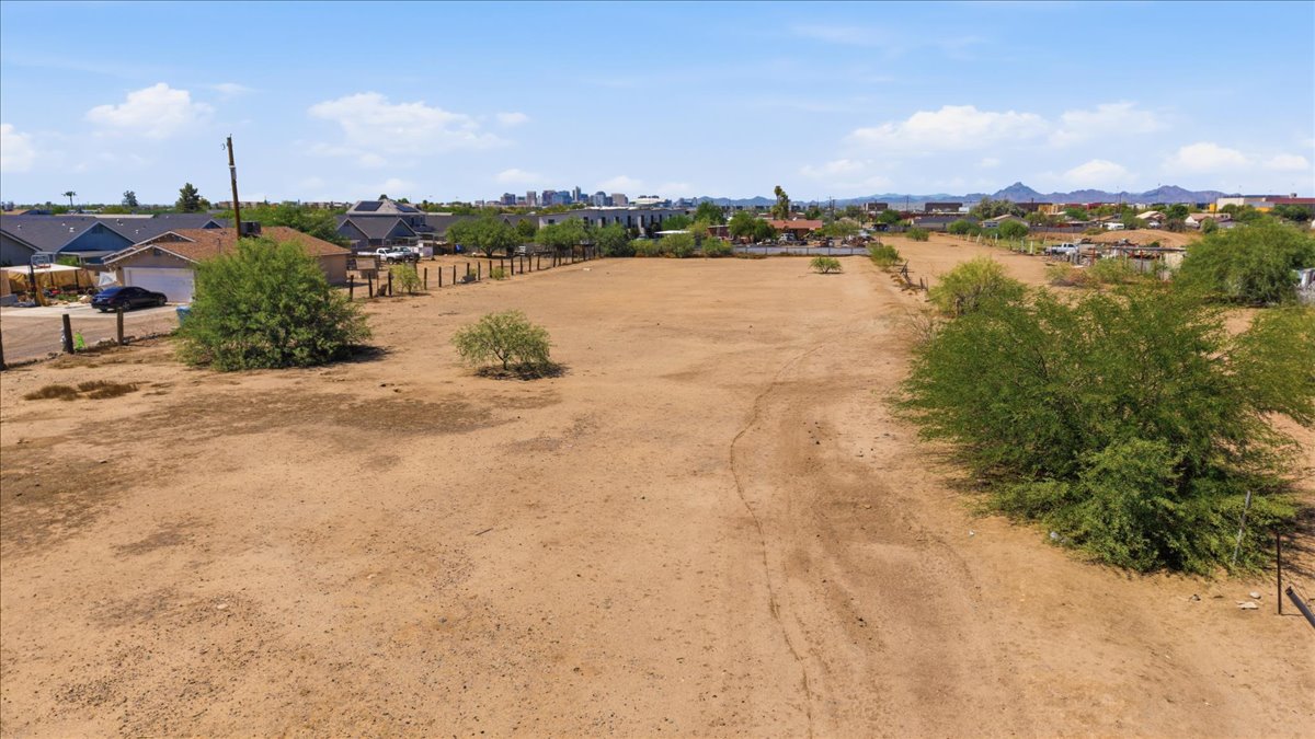 1.45 Acres Phoenix, Maricopa County, AZ (Power, Water, and Paved Road)