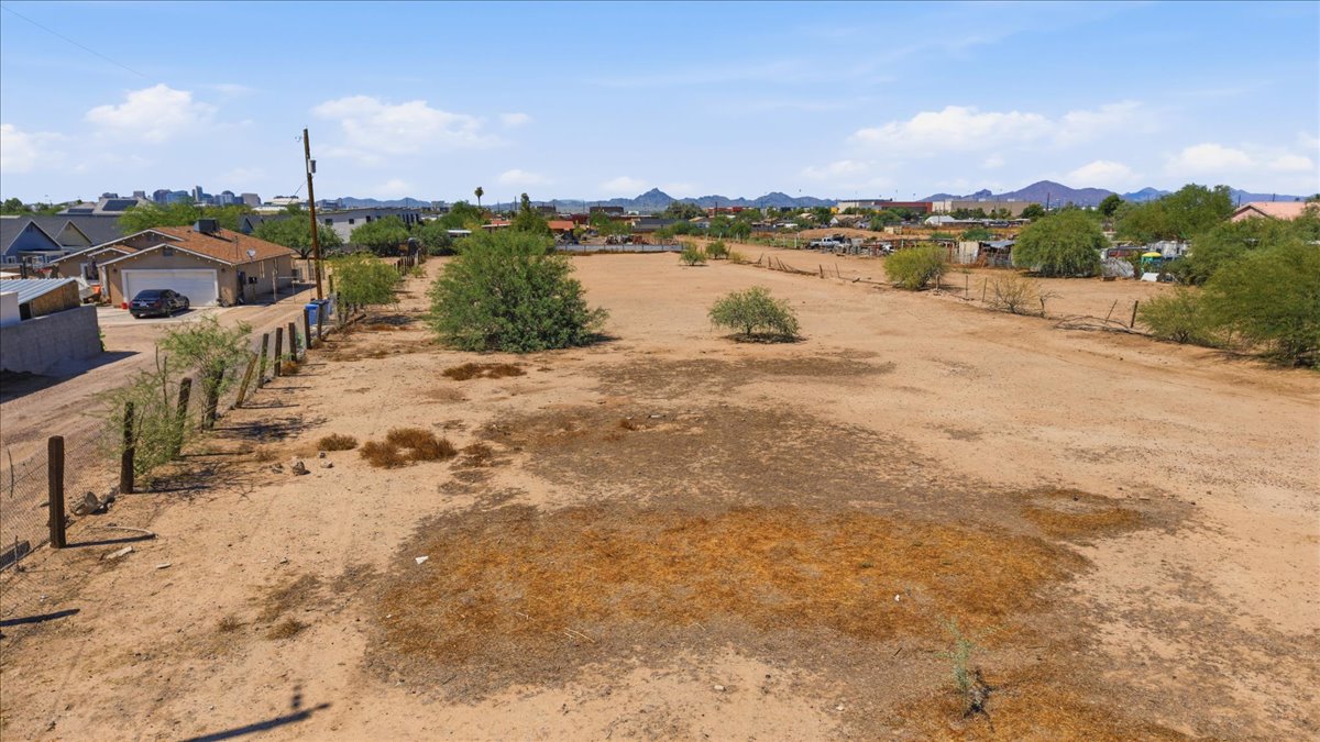 1.45 Acres Phoenix, Maricopa County, AZ (Power, Water, and Paved Road)