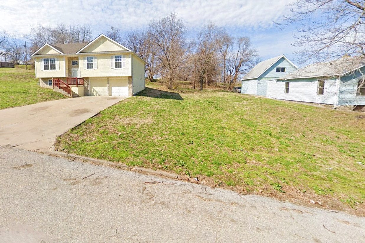 0.08 Acre Kansas City, Wyandotte County, KS (Power, Water, & Paved Road)