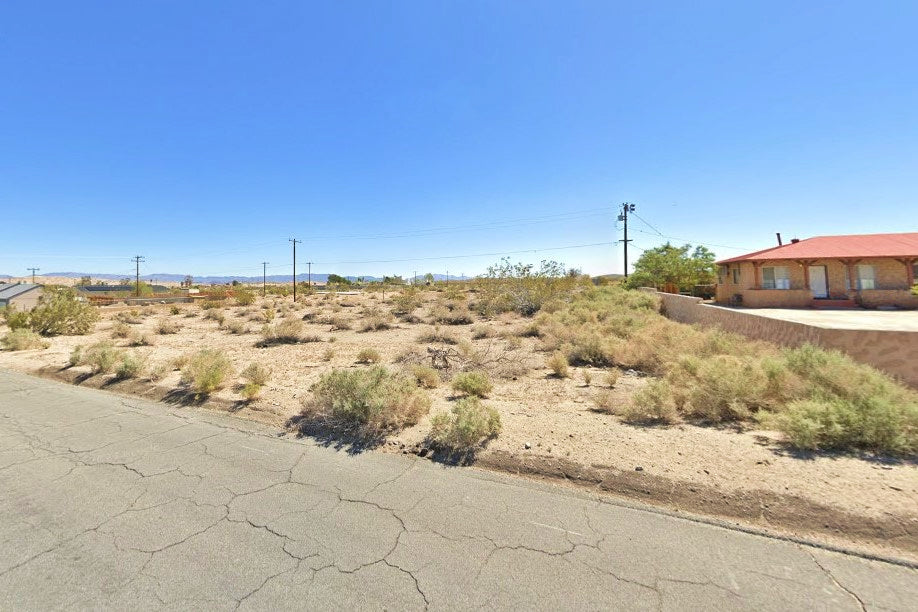 0.30 Acre Twentynine Palms, San Bernardino County, CA (Power, Water, & Paved Road)