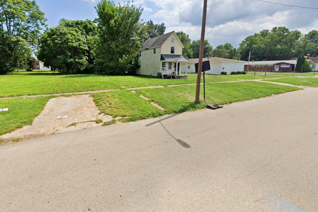 0.17 Acre Springfield, Sangamon County, IL (Power, Water, & Paved Road)