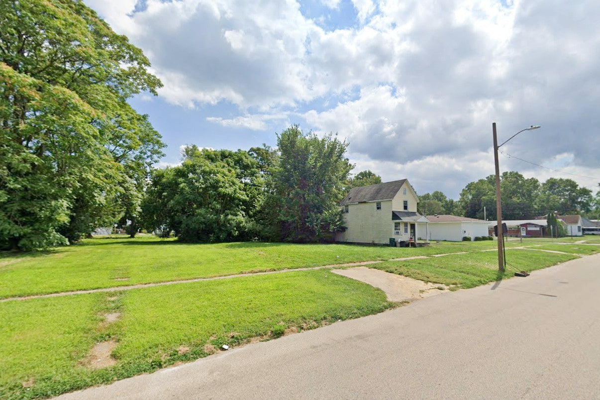 0.17 Acre Springfield, Sangamon County, IL (Power, Water, & Paved Road)