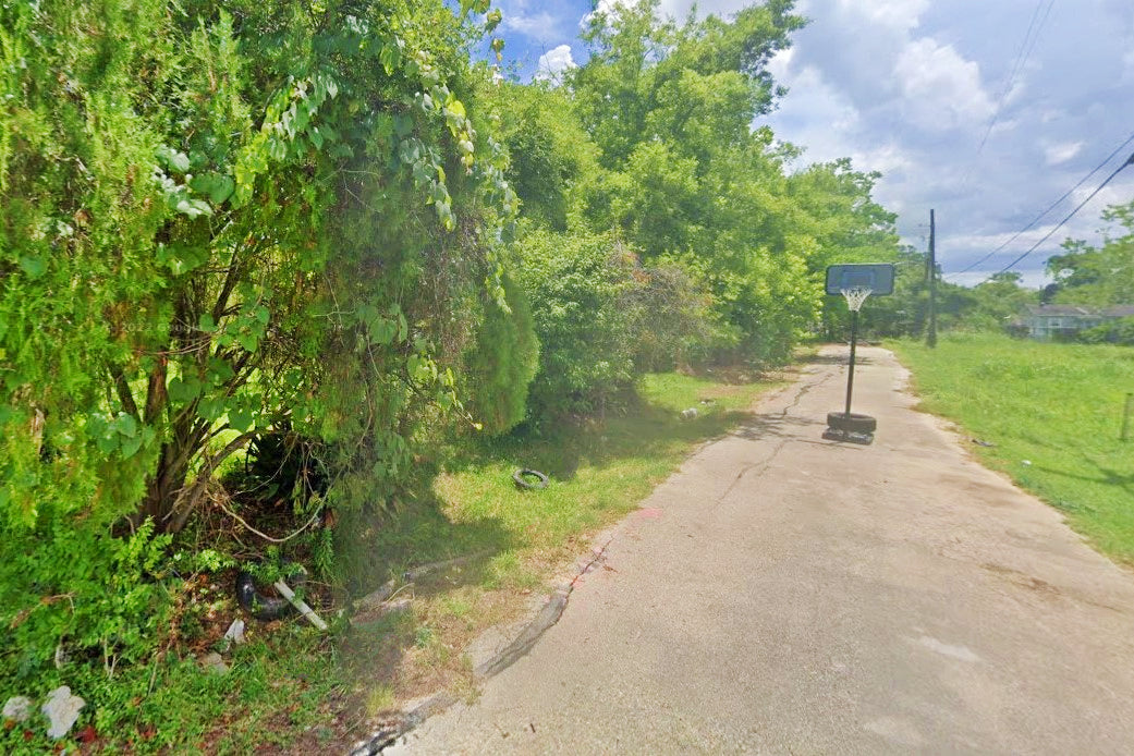 0.13 Acre Beaumont, Jefferson County, TX (Power, Water, & Paved Road)