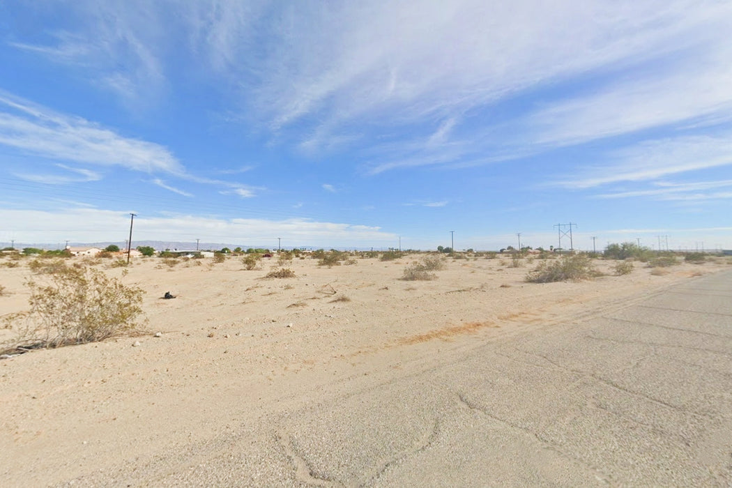 0.23 Acre Salton City, Imperial County, CA (Power & Paved Road)