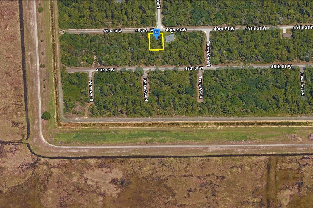 0.25 Acre Lehigh Acres, Lee County, FL (Power & Paved Road)