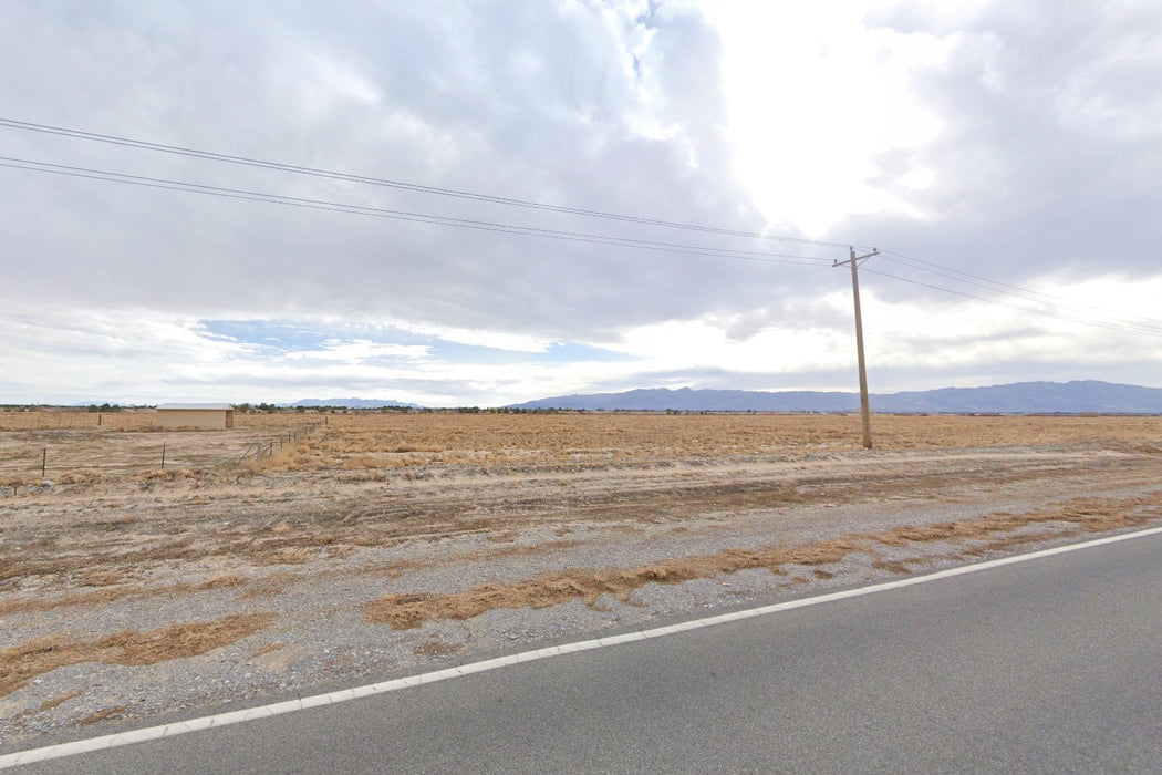 0.46 Acre Pahrump, Nye County, NV (Power & Paved Road)