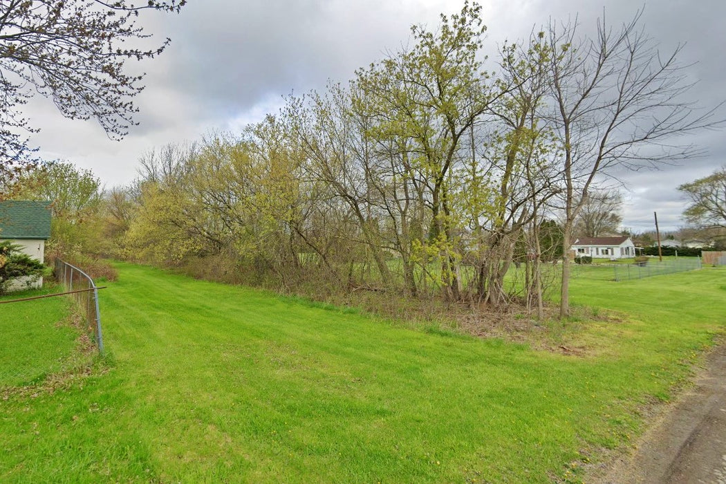 0.42 Acre Saginaw, Saginaw County, MI (Power, Water, & Paved Road)