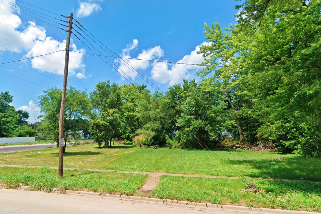 0.14 Acre Springfield, Sangamon County, IL (Power, Water, & Paved Road)