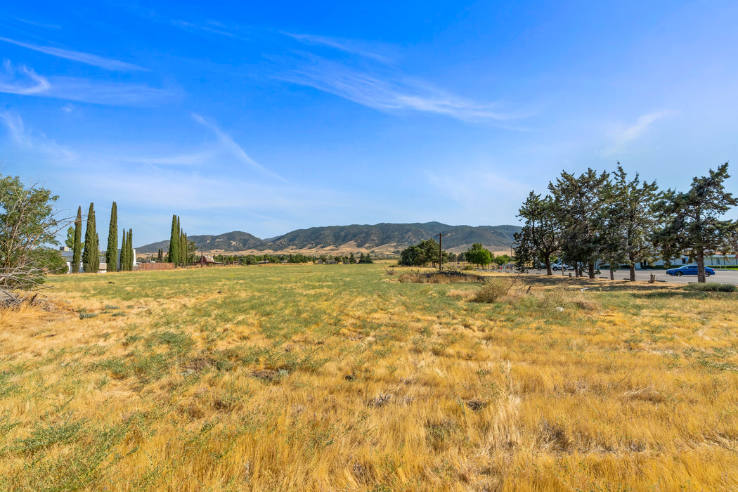 1.01 Acres Tehachapi, Kern County, CA (Power & Paved Road)