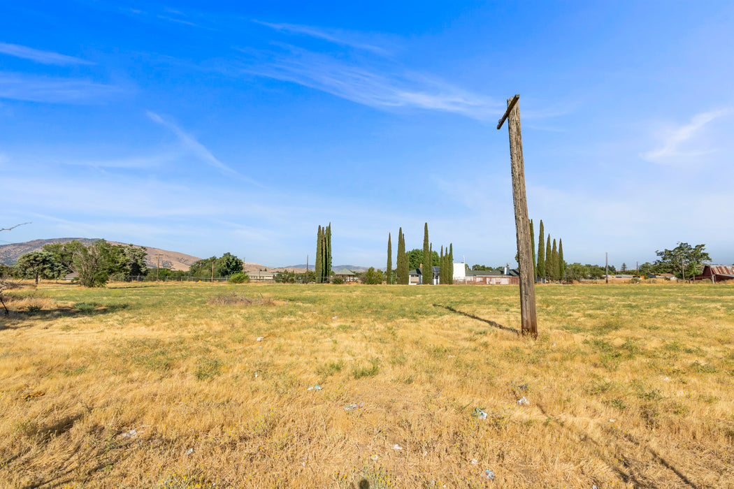 1.01 Acres Tehachapi, Kern County, CA (Power & Paved Road)