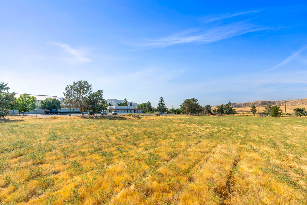 1.01 Acres Tehachapi, Kern County, CA (Power & Paved Road)