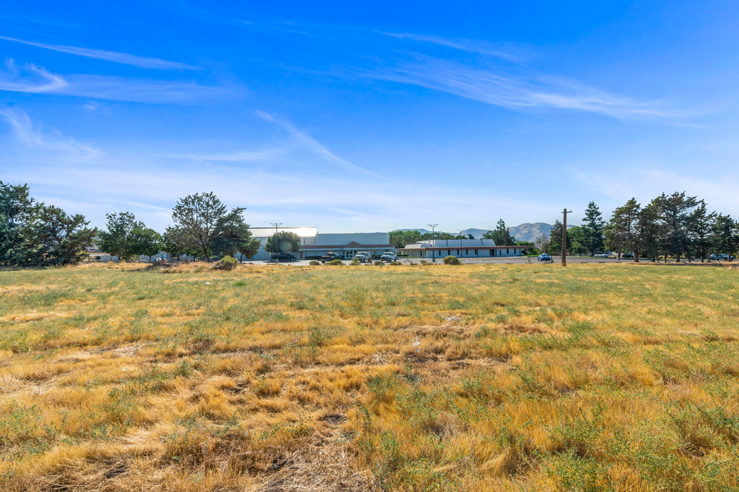 1.01 Acres Tehachapi, Kern County, CA (Power & Paved Road)