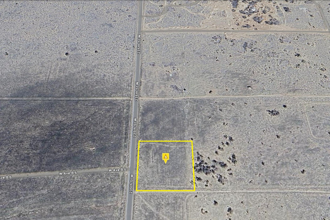 1.73 Acres Lancaster, Los Angeles County, CA (Paved Road)