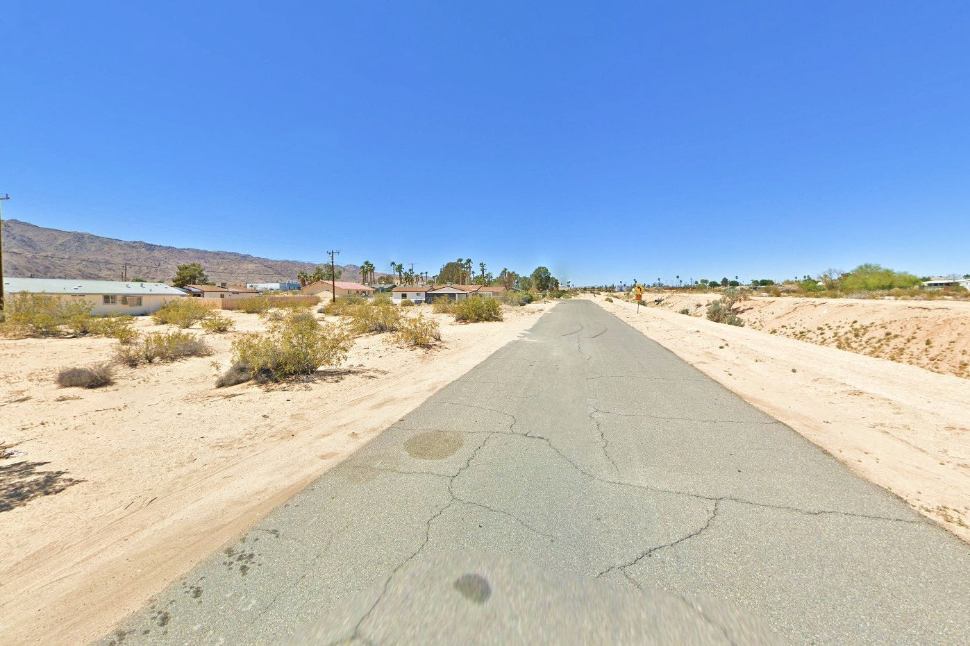 0.19 Acre Twentynine Palms, San Bernardino County, CA (Power, Water, & Paved Road)