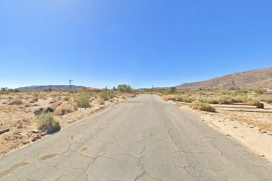 0.30 Acre Twentynine Palms, San Bernardino County, CA (Power, Water, & Paved Road)