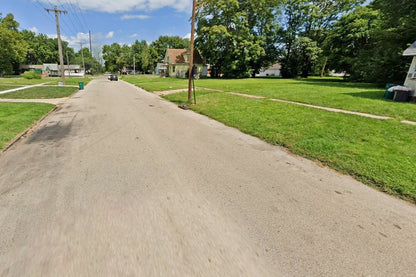 0.17 Acre Springfield, Sangamon County, IL (Power, Water, & Paved Road)