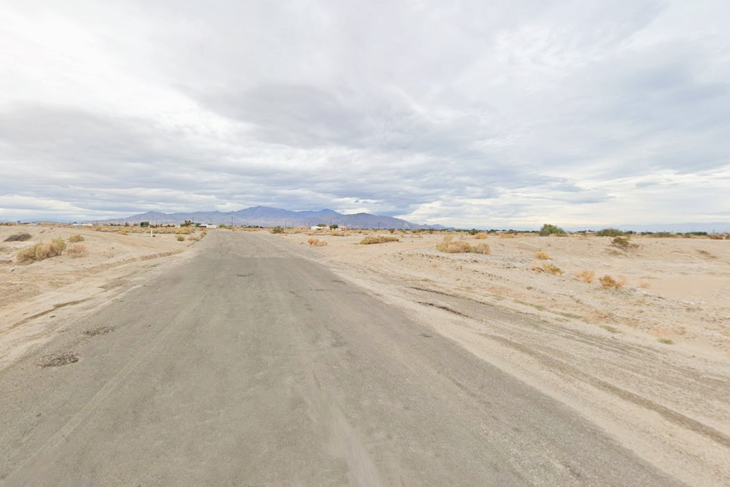 0.53 Acre Salton City, Imperial County, CA (Water & Paved Road)