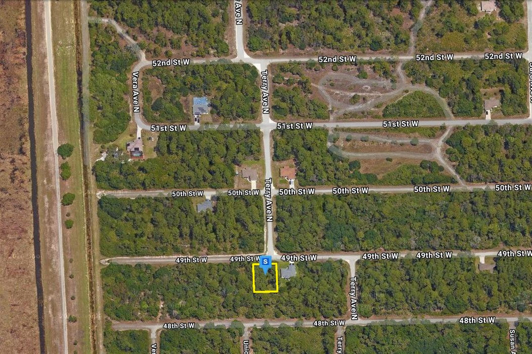 0.25 Acre Lehigh Acres, Lee County, FL (Power & Paved Road)
