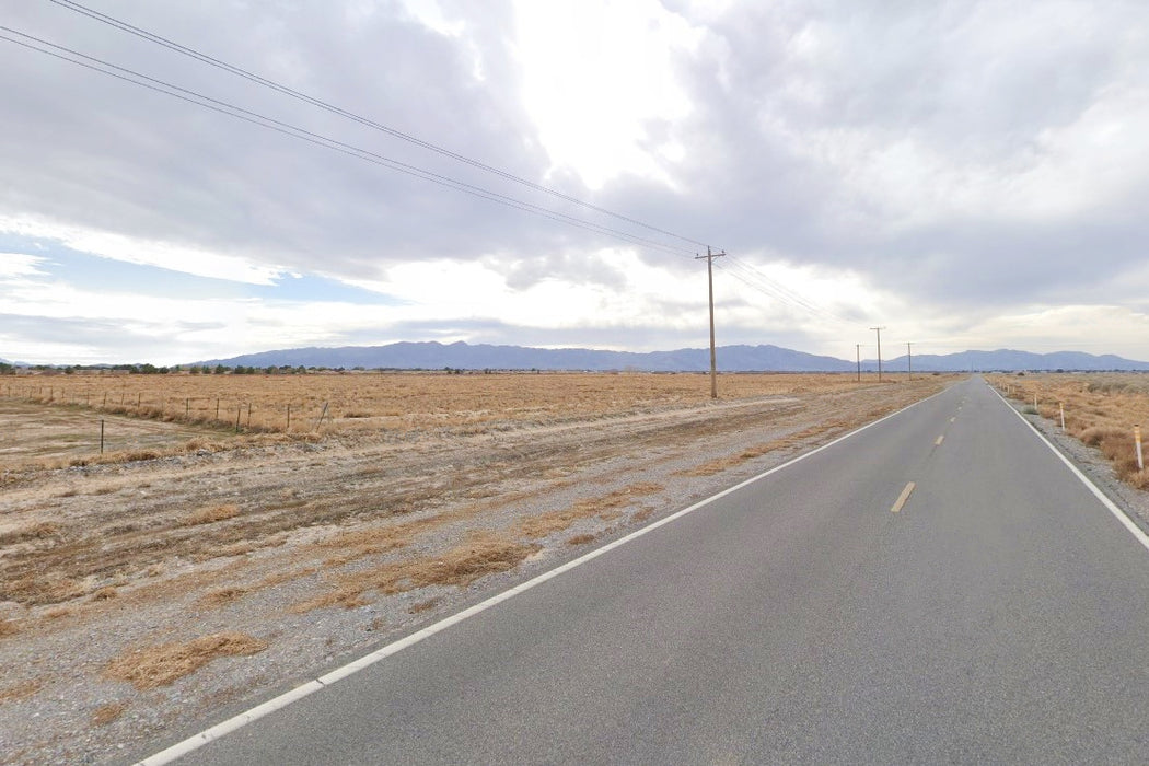 0.46 Acre Pahrump, Nye County, NV (Power & Paved Road)