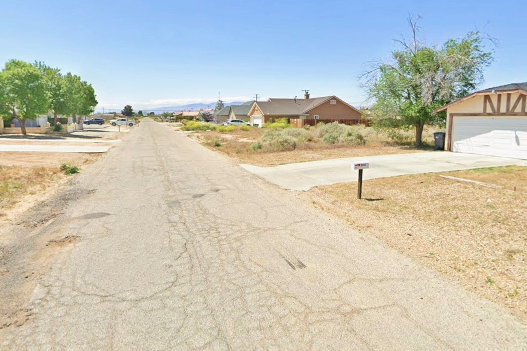 0.23 Acre California City, Kern County, CA (Power, Water, & Paved Road)