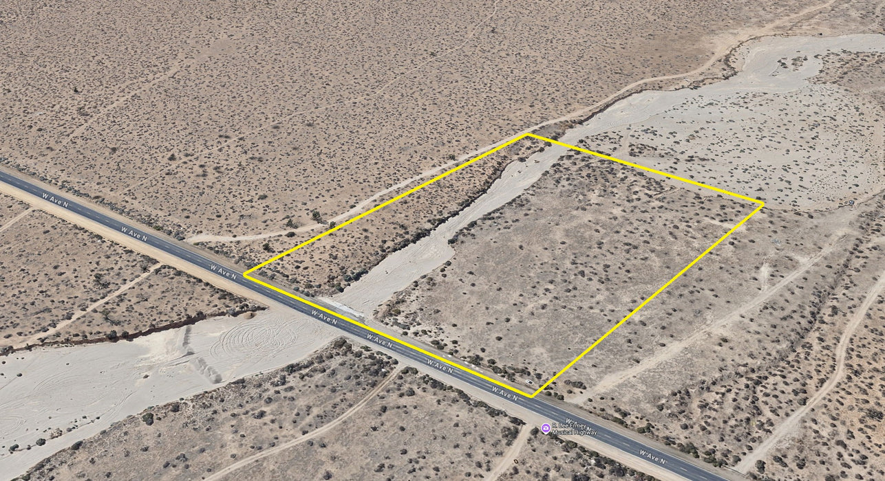 4.70 Acres Palmdale, Los Angeles County, CA (Commercial Lot, Power, & Paved Road)