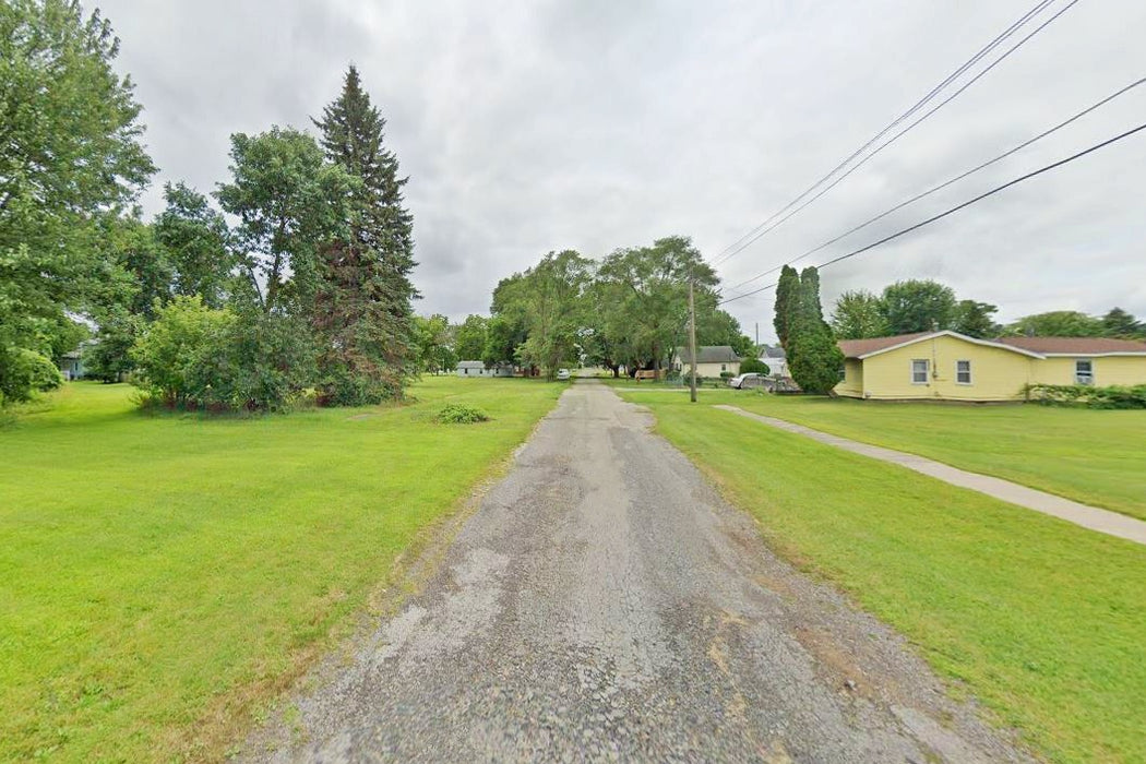 0.27 Acre Carrollton, Saginaw County, MI (Power, Water, & Paved Road)