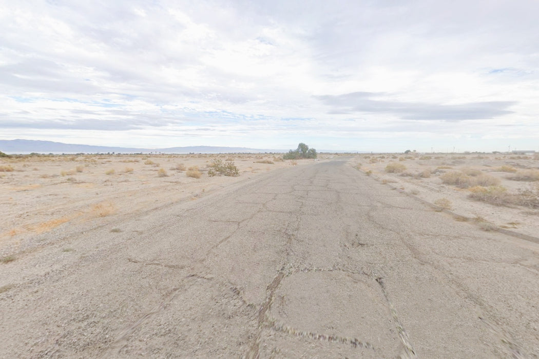 0.53 Acre Salton City, Imperial County, CA (Water & Paved Road)