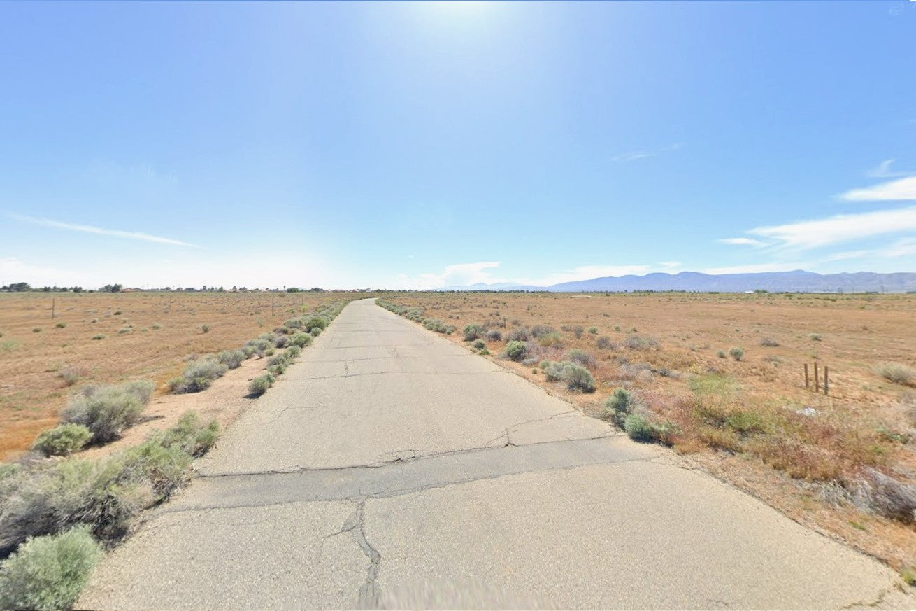 0.17 Acre California City, Kern County, CA (Power, Water, & Paved Road)