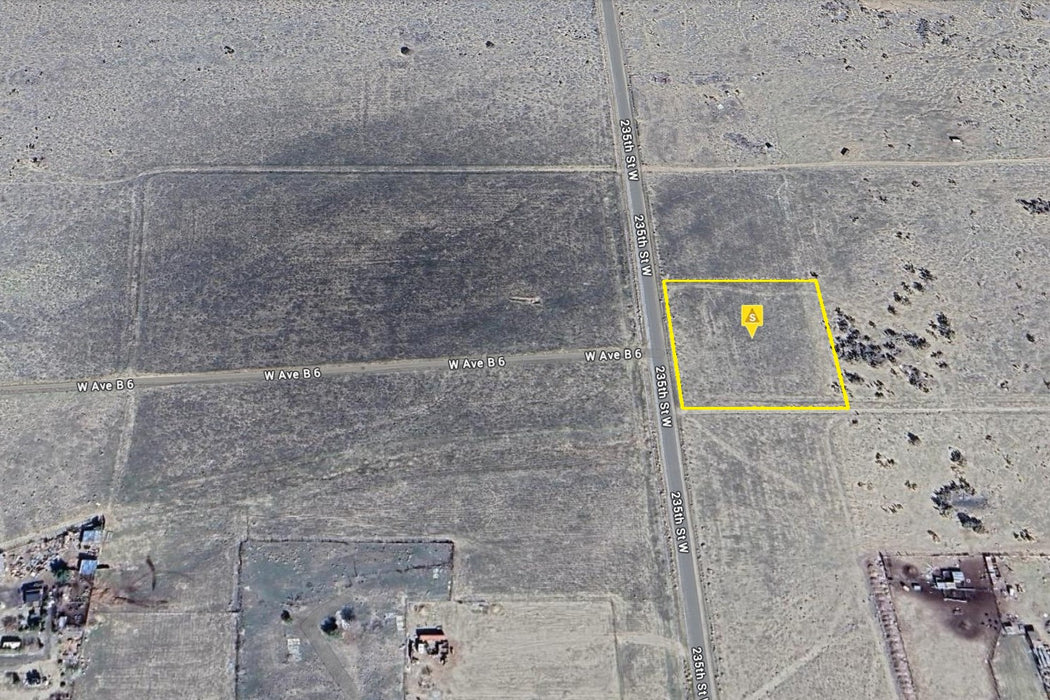1.73 Acres Lancaster, Los Angeles County, CA (Paved Road)