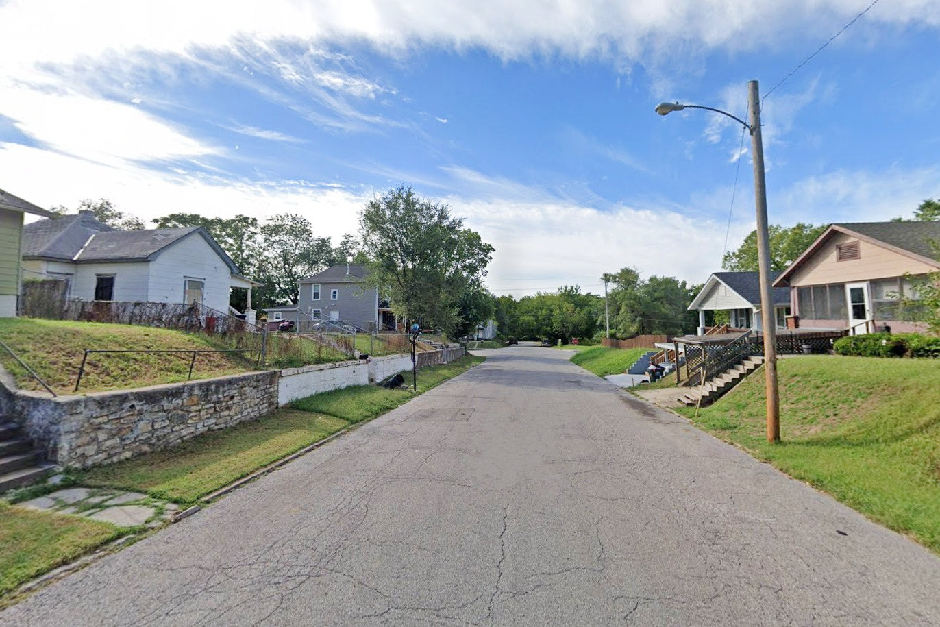 0.10 Acre Kansas City, Wyandotte County, KS (Power, Water, & Paved Road)