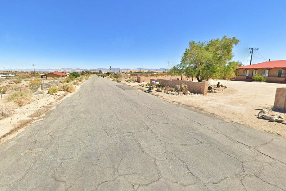 0.30 Acre Twentynine Palms, San Bernardino County, CA (Power, Water, & Paved Road)