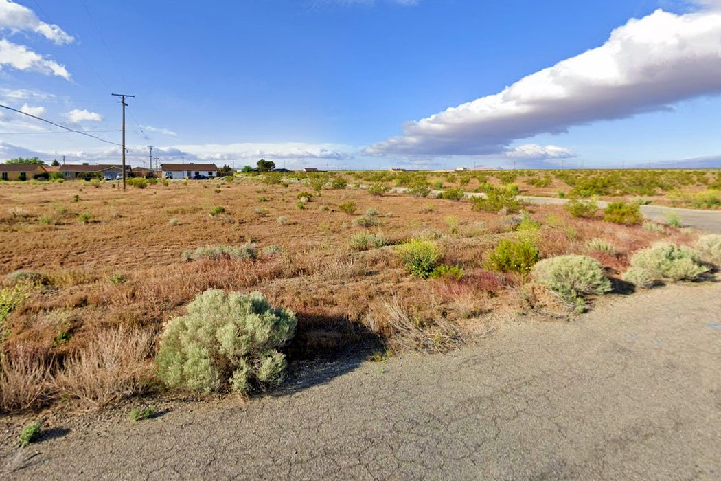 0.22 Acre California City, Kern County, CA (Power, Water, & Paved Road)