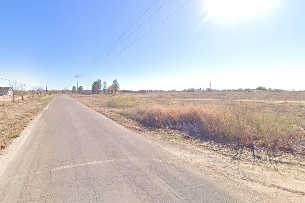 0.31 Acre Roswell, Chaves County, NM (Power, Water, & Paved Road)