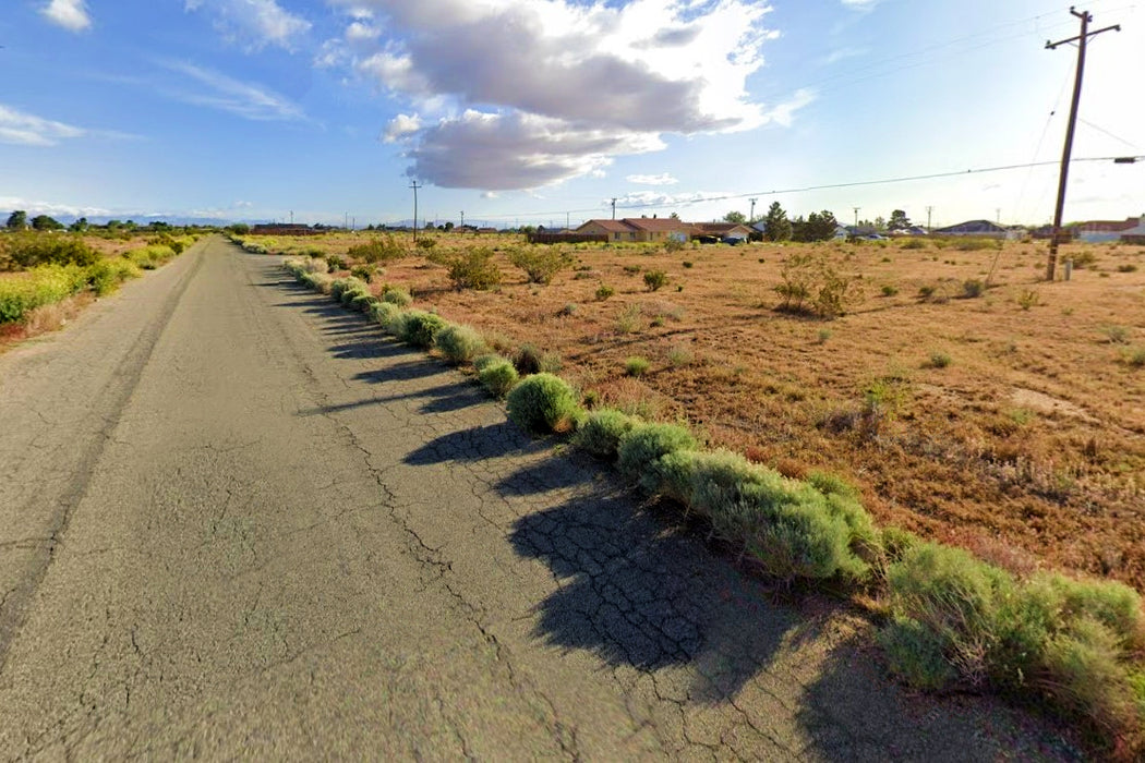 0.22 Acre California City, Kern County, CA (Power, Water, & Paved Road)