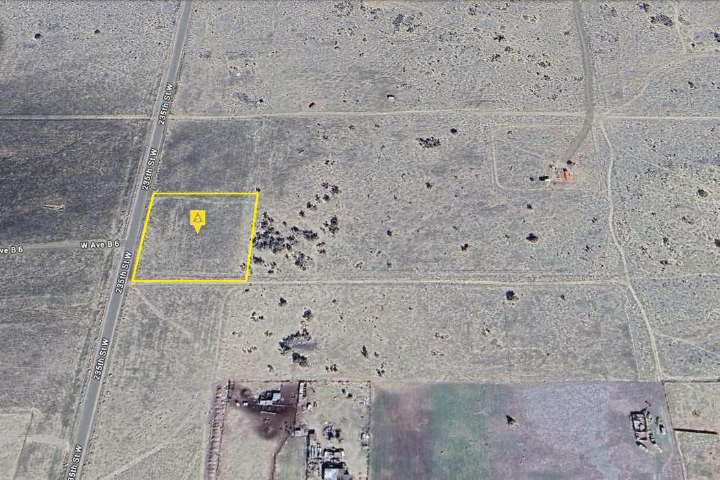 1.73 Acres Lancaster, Los Angeles County, CA (Paved Road)