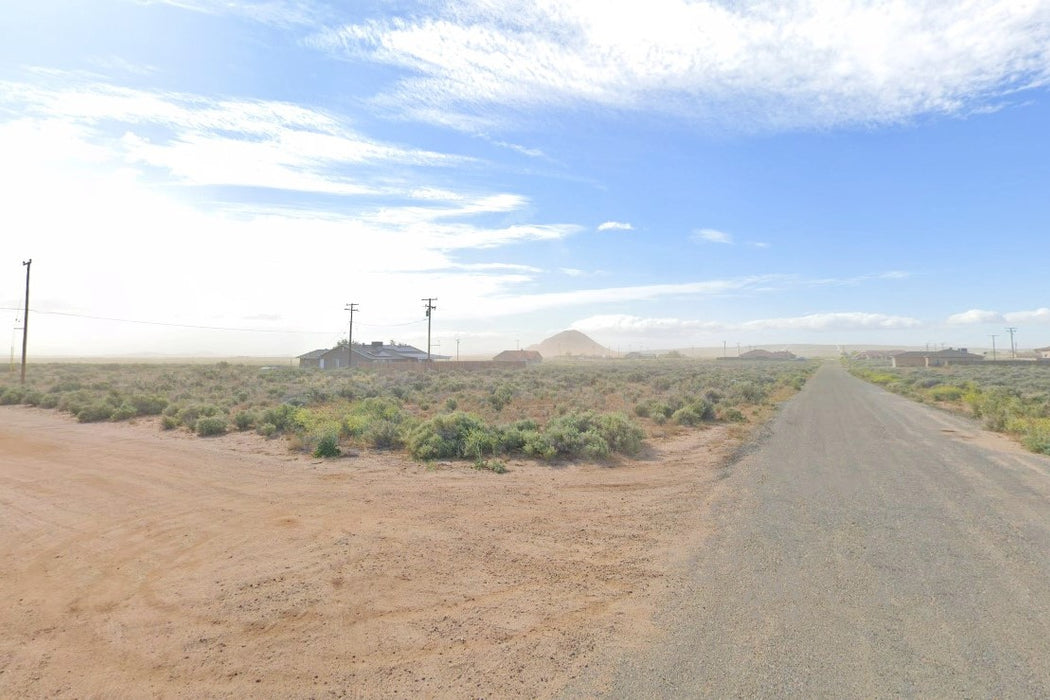 0.24 Acre California City, Kern County, CA (Power, Water, & Paved Road)