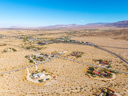 1.47 Acres Borrego Springs, San Diego County, CA (Power, Water, & Paved Road)