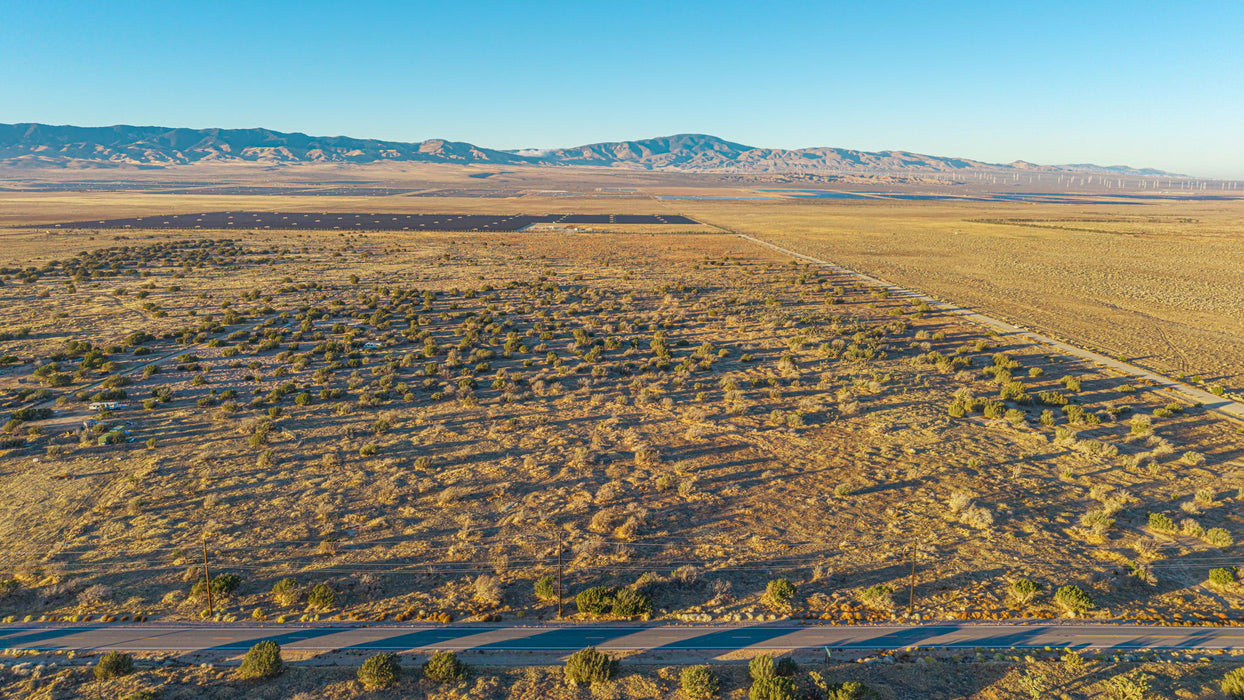 9.77 Acres Lancaster, Los Angeles County, CA (Power)